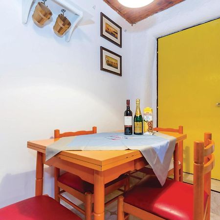 Amazing Apartment In Novi Vinodolski With Wifi מראה חיצוני תמונה