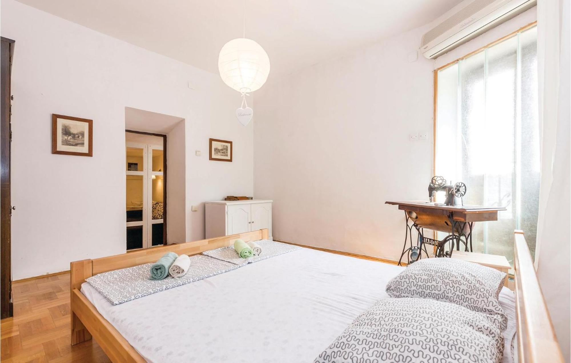 Amazing Apartment In Novi Vinodolski With Wifi מראה חיצוני תמונה