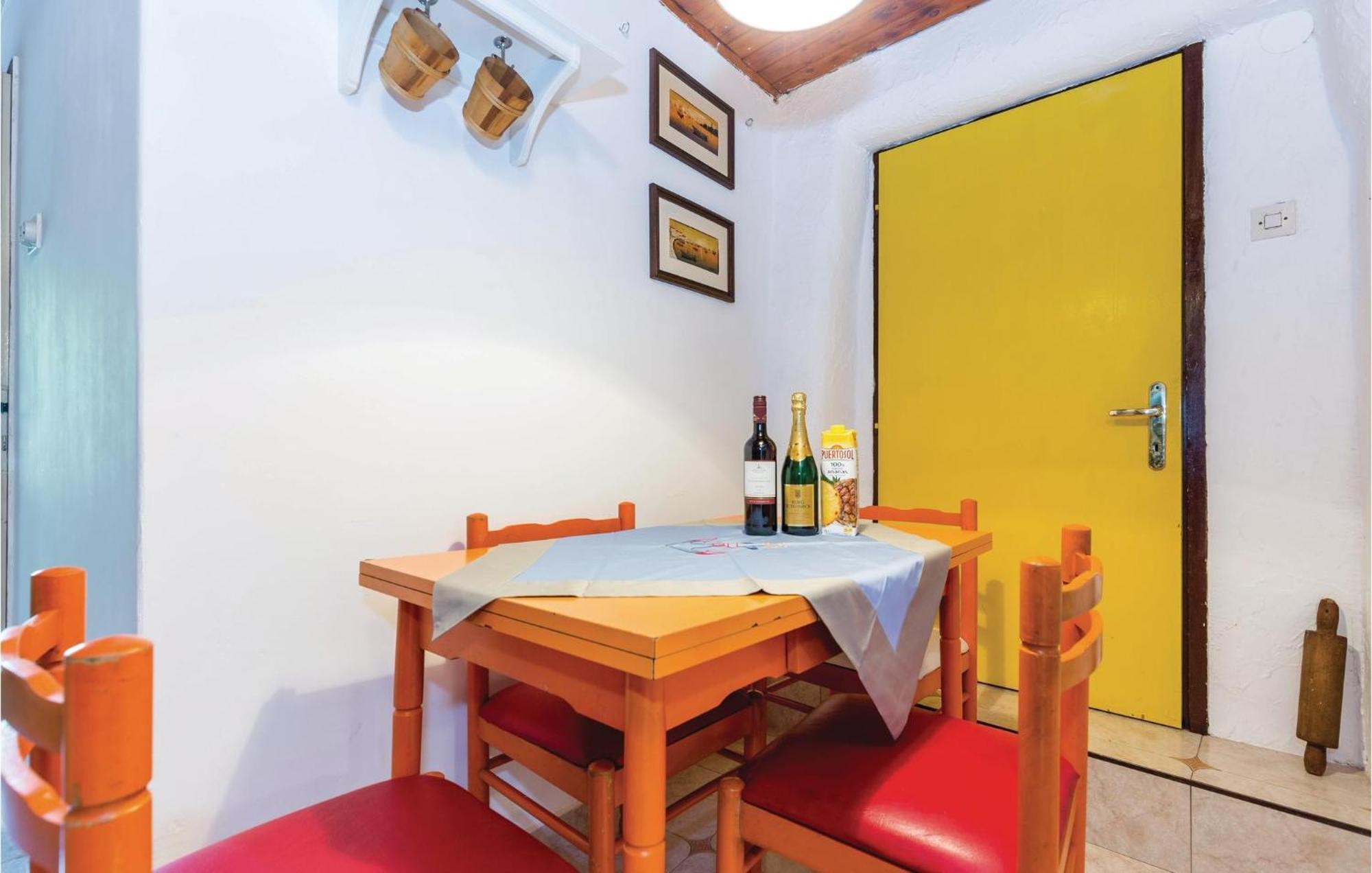 Amazing Apartment In Novi Vinodolski With Wifi מראה חיצוני תמונה