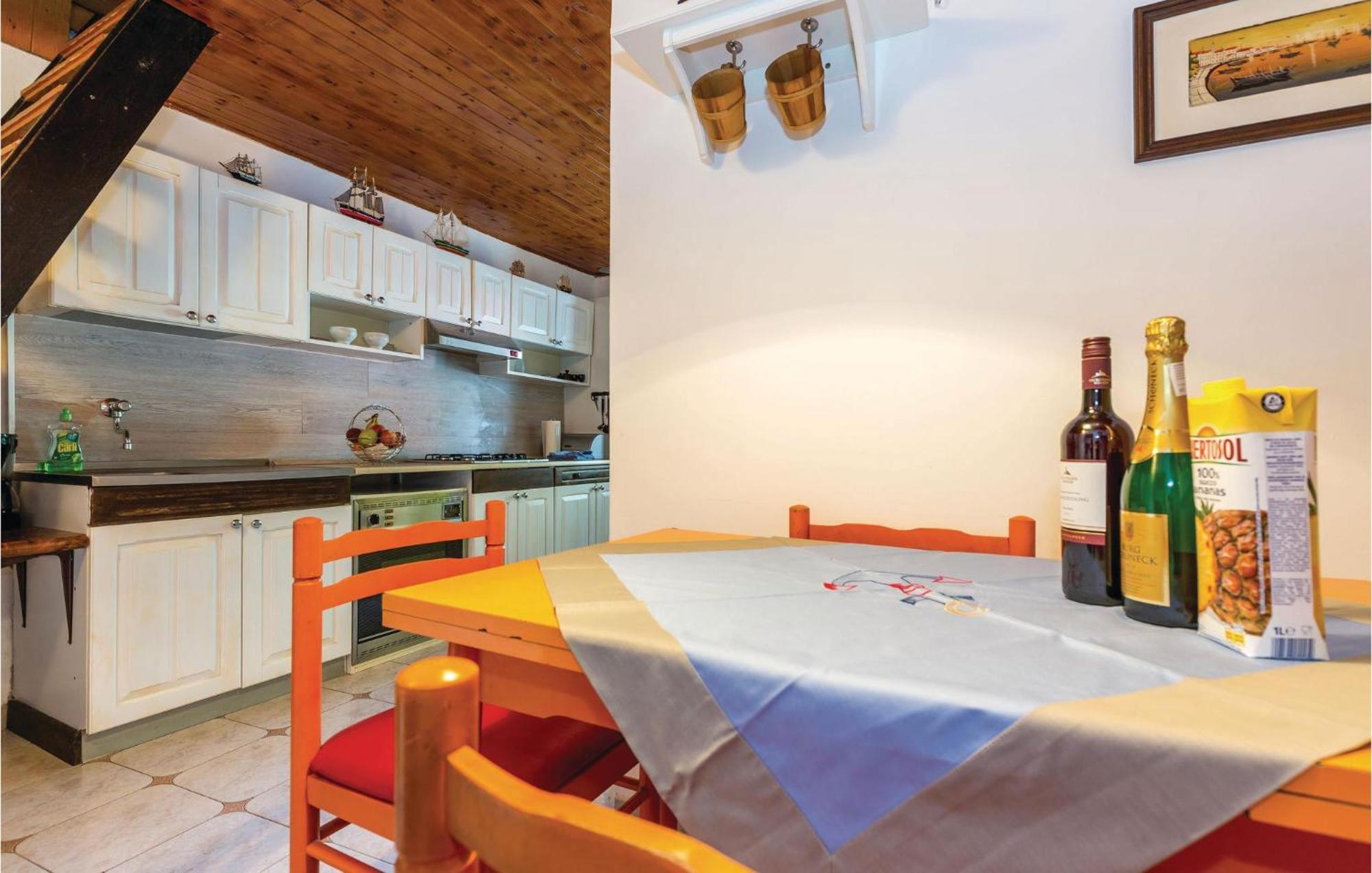 Amazing Apartment In Novi Vinodolski With Wifi מראה חיצוני תמונה