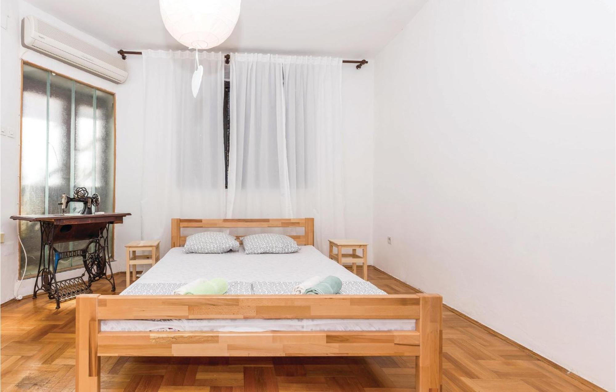 Amazing Apartment In Novi Vinodolski With Wifi מראה חיצוני תמונה